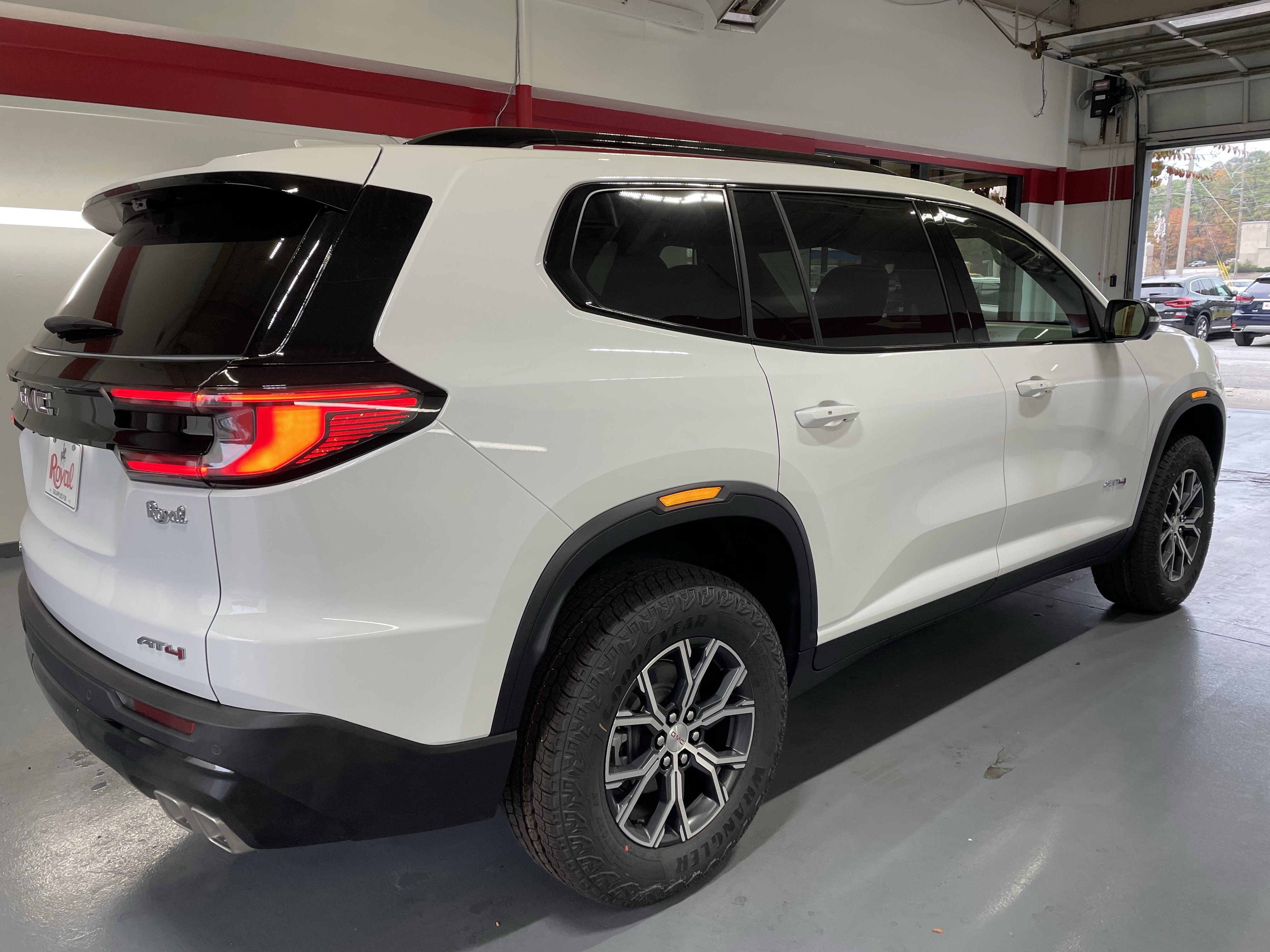 2026 GMC Acadia AT4