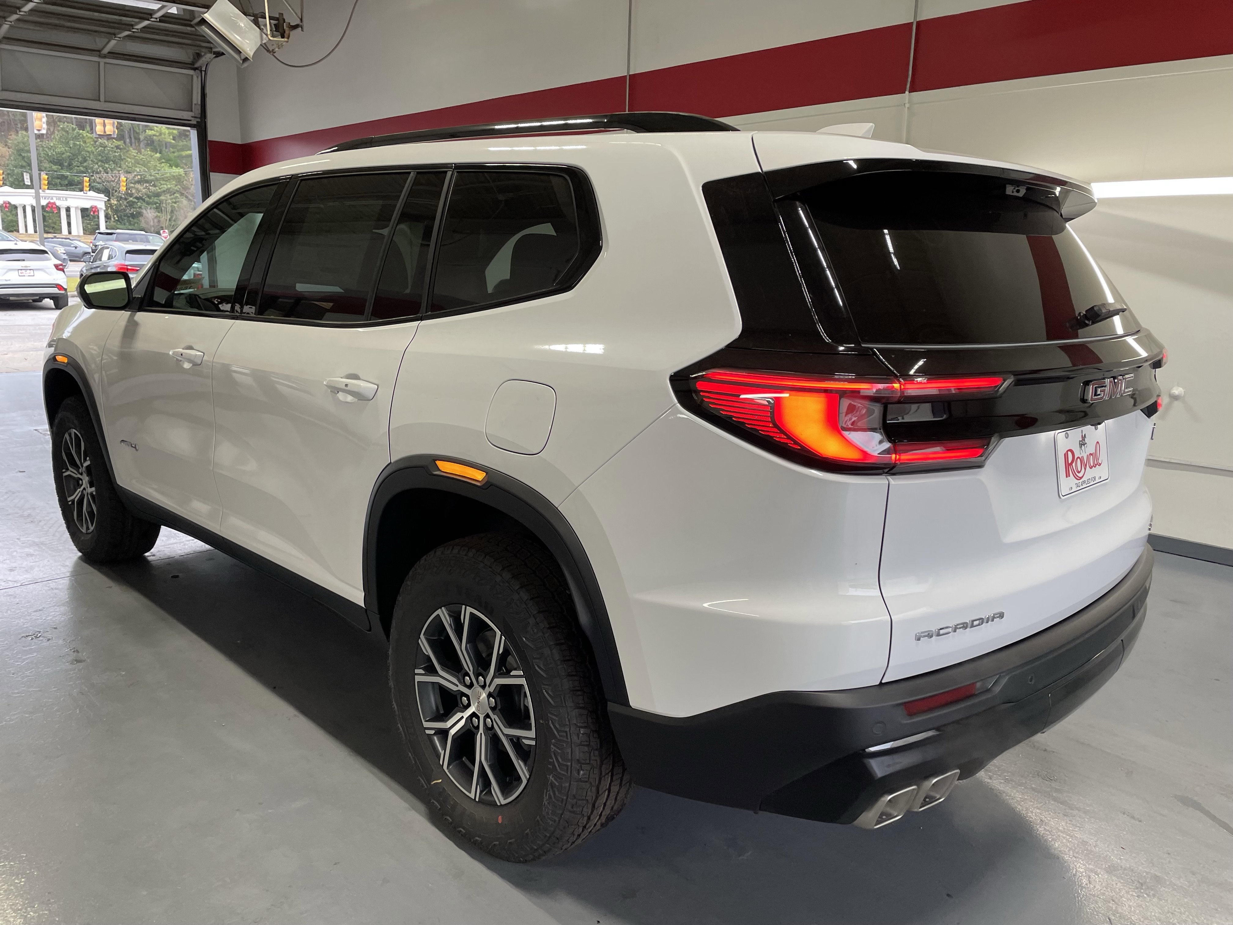 2026 GMC Acadia AT4