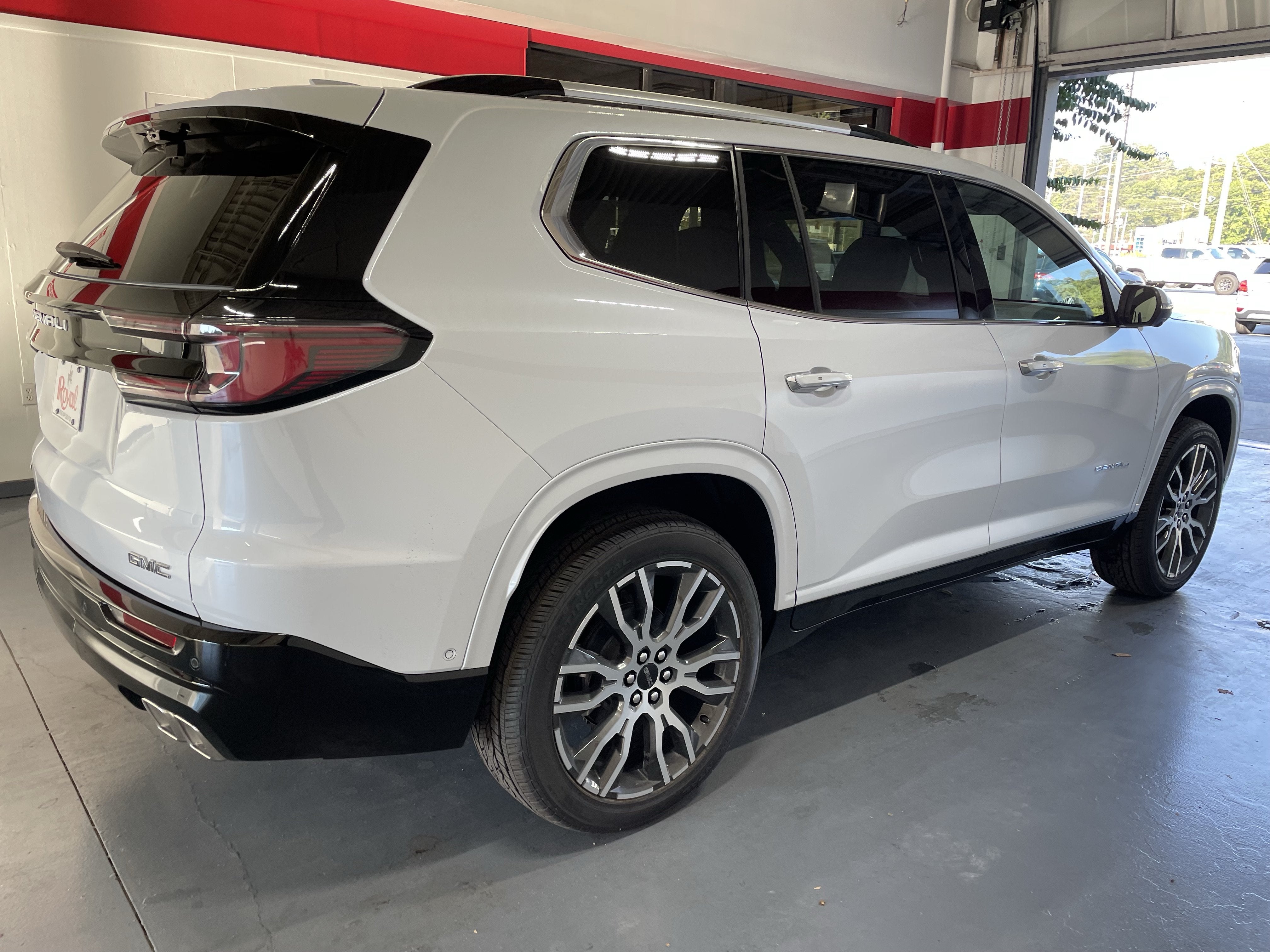 2027 GMC Acadia Denali Ultimate