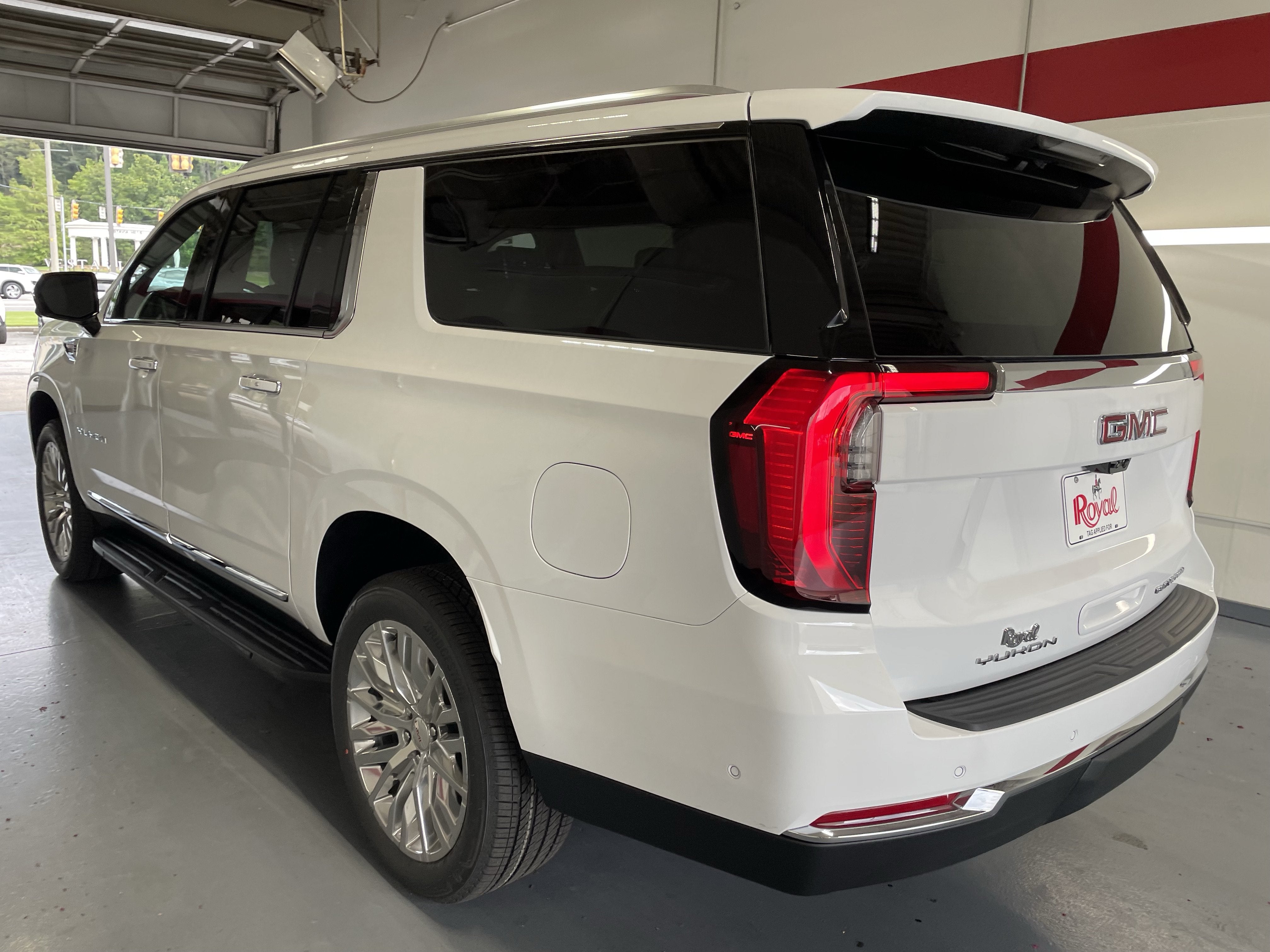 2026 GMC Yukon XL Elevation - Photo 6