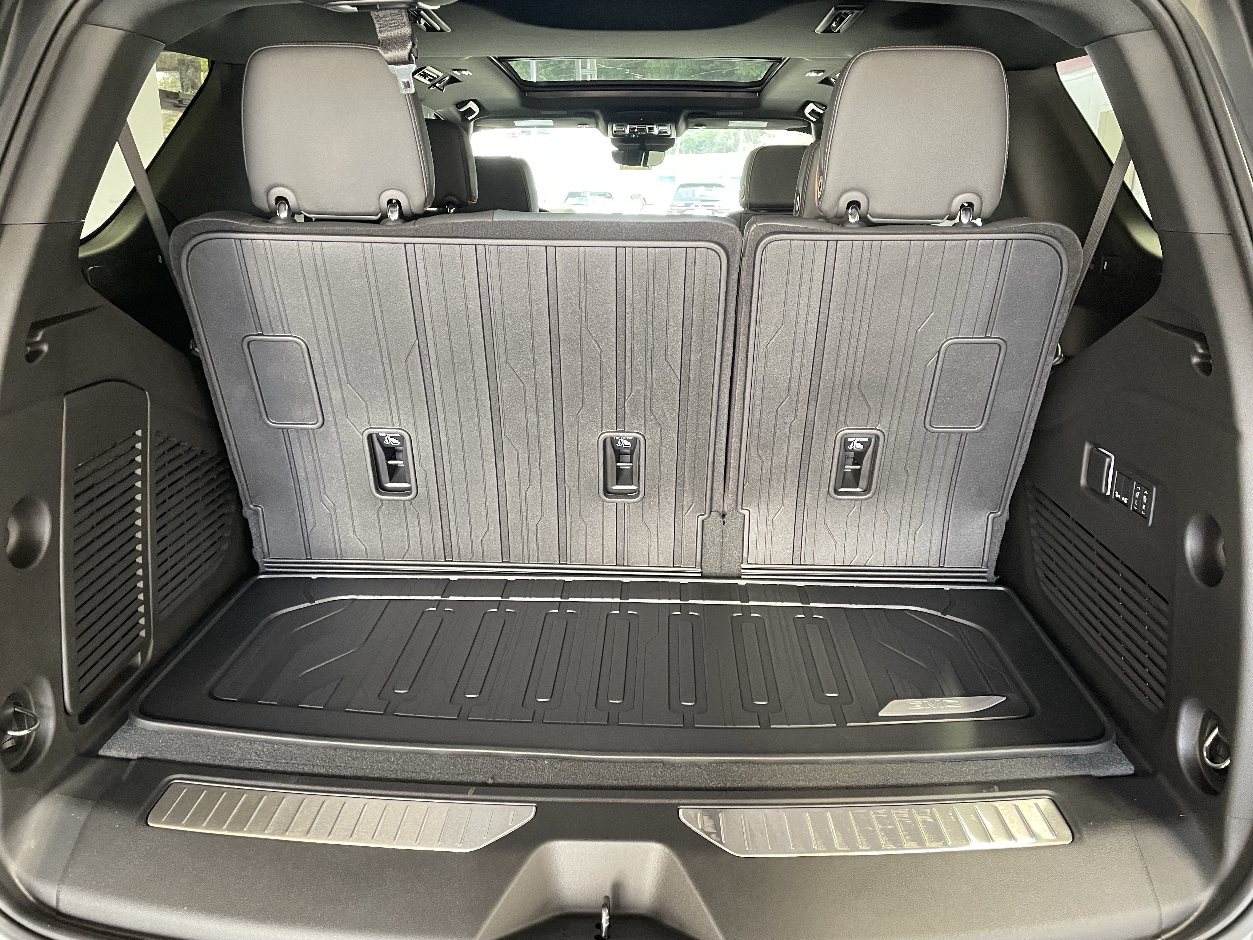 2027 GMC Yukon AT4 - Photo 10
