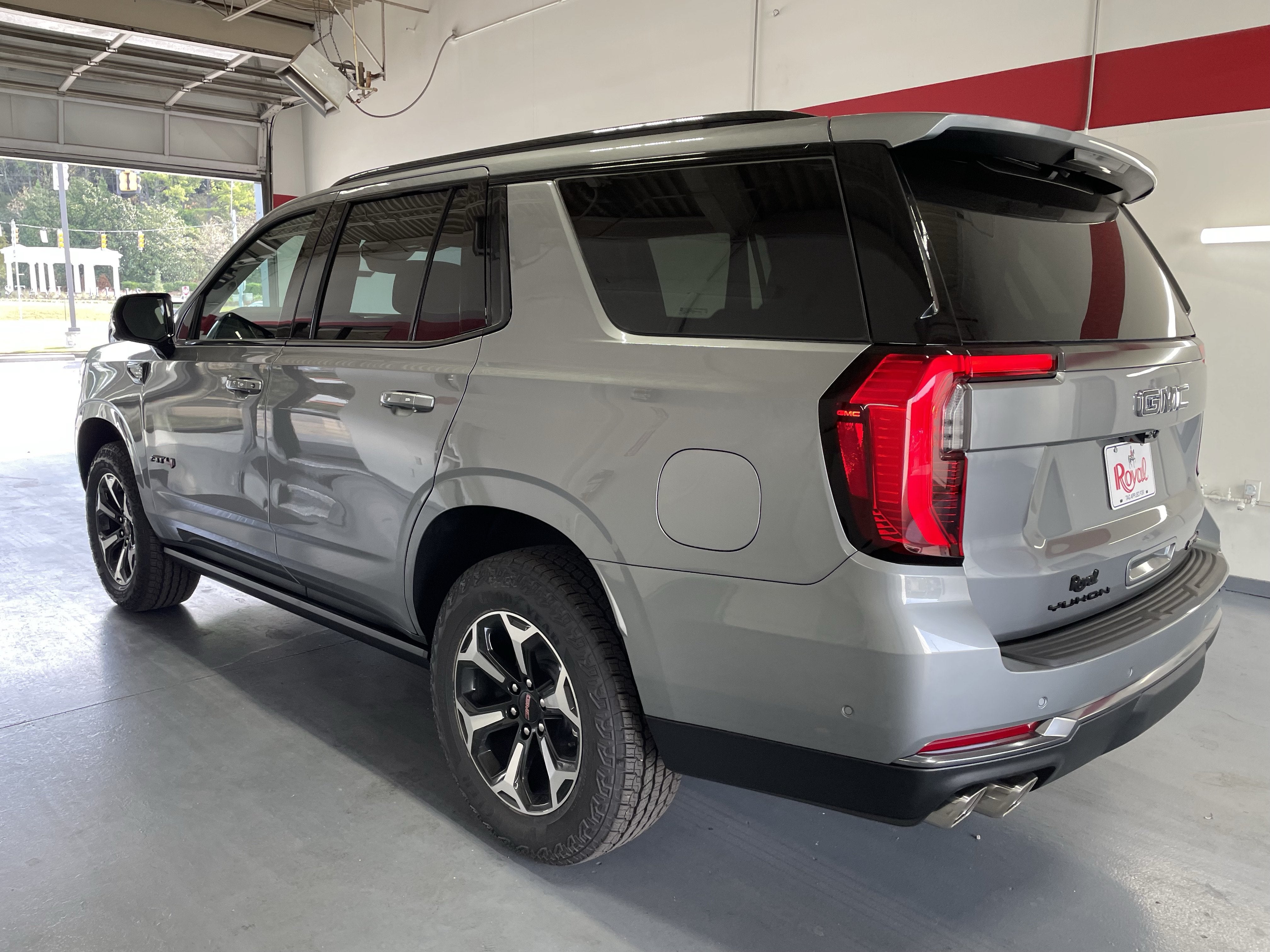 2027 GMC Yukon AT4 - Photo 6