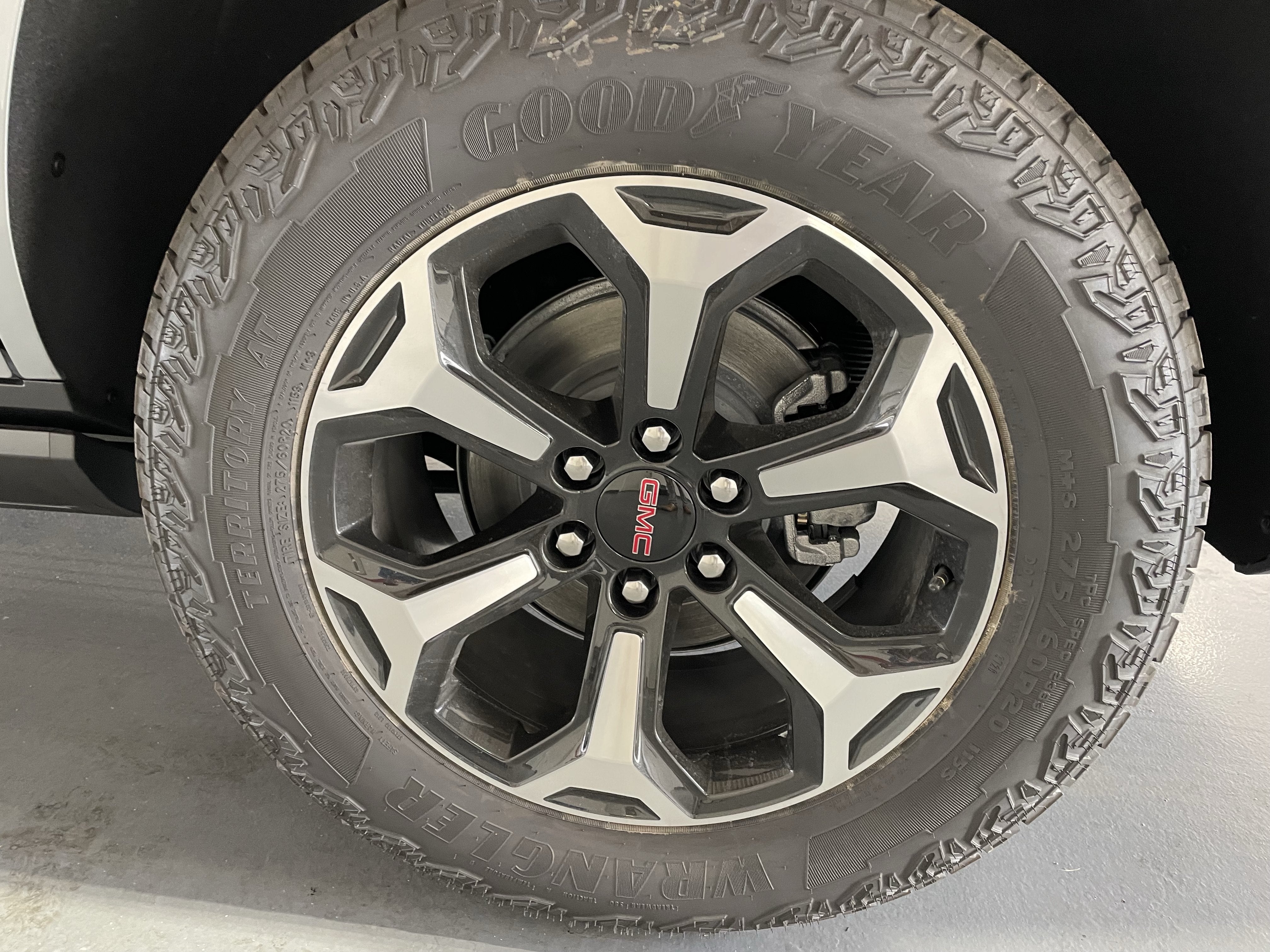 2027 GMC Yukon AT4 - Photo 7
