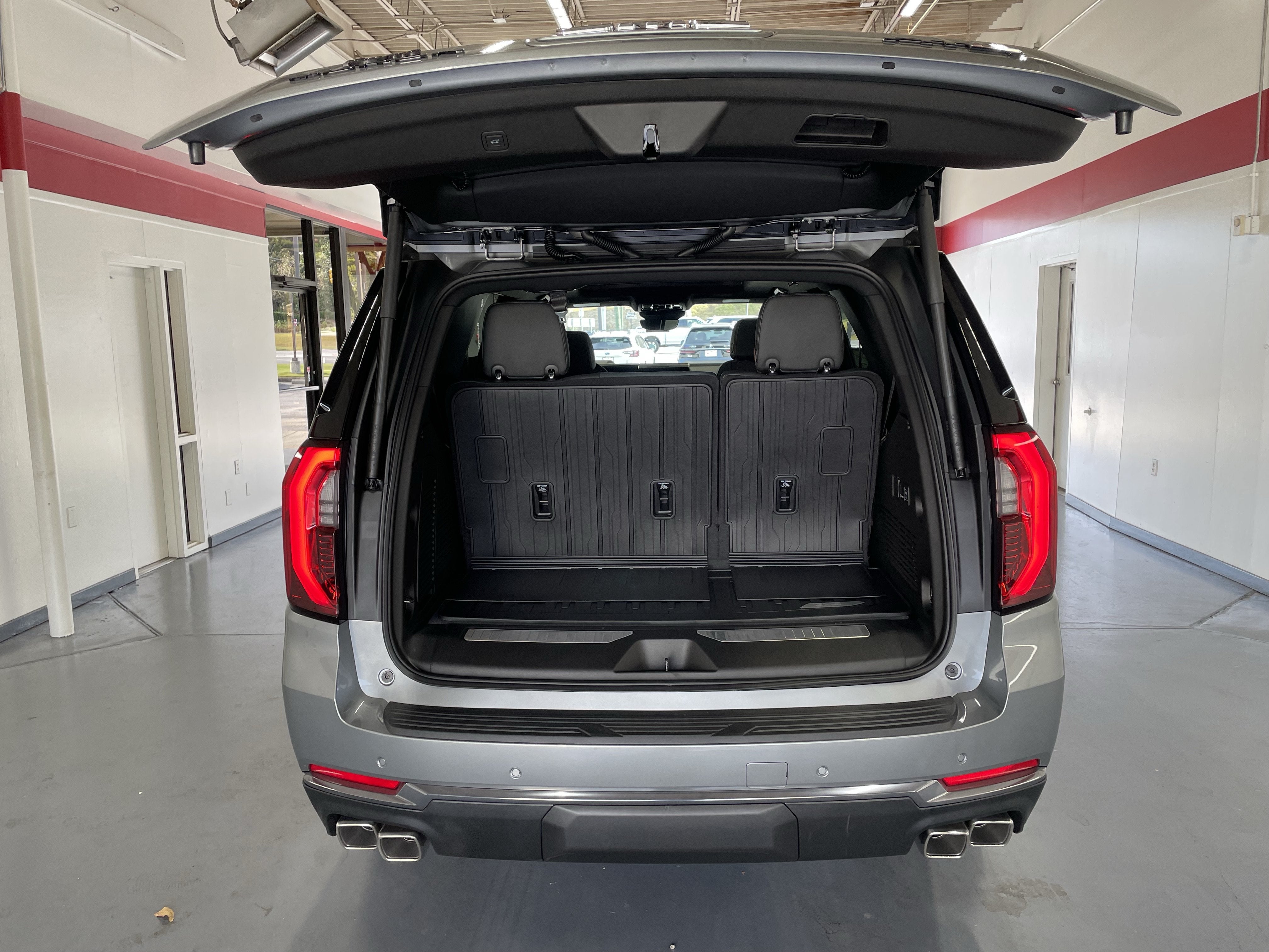 2027 GMC Yukon AT4 - Photo 8