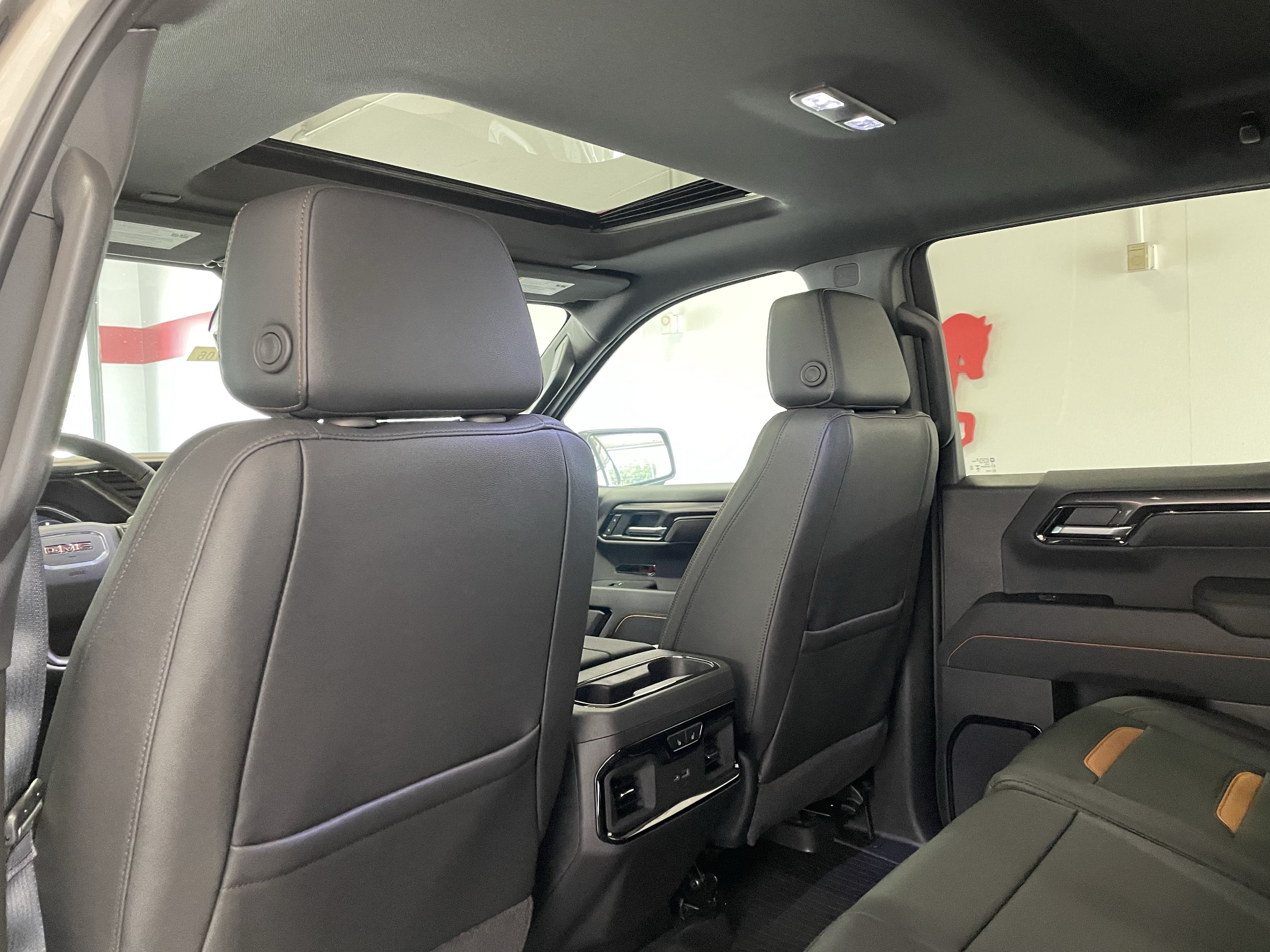 2026 GMC Sierra 1500 AT4 - Photo 10