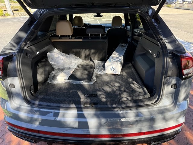 2026 Volkswagen Atlas Cross Sport 2.0T SEL R-Line Black