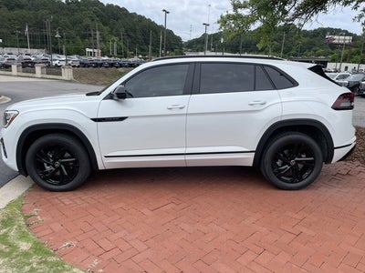 2026 Volkswagen Atlas Cross Sport 2.0T SEL R-Line Black
