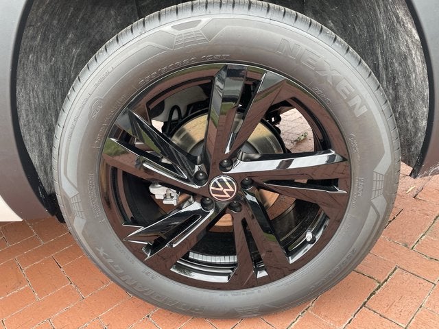 2026 Volkswagen Atlas Cross Sport 2.0T SEL R-Line Black