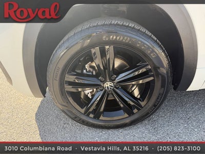 2023 Volkswagen Atlas Cross Sport 2.0T SEL R-Line Black