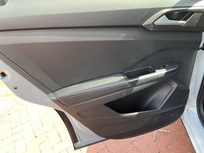 2026 Volkswagen Taos SE Black