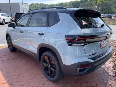 2026 Volkswagen Taos SE Black