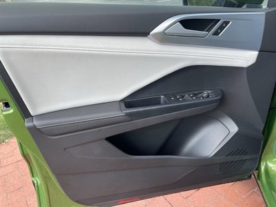 2025 Volkswagen Taos SE