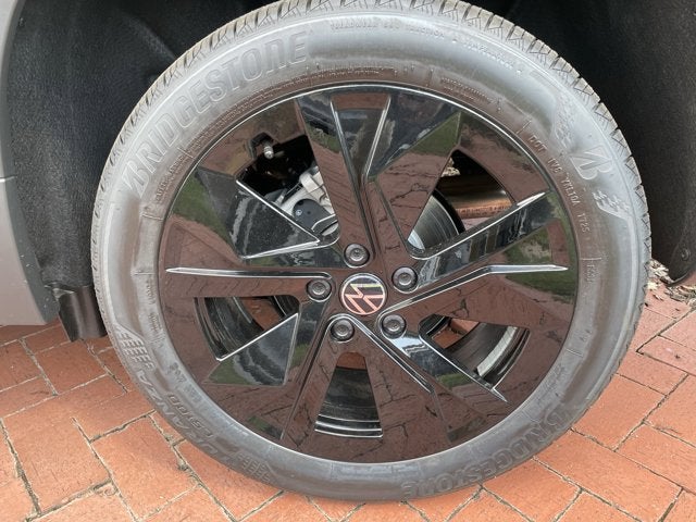 2025 Volkswagen Taos SE