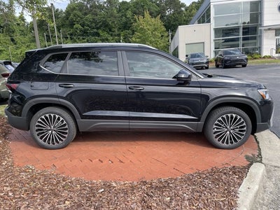 2026 Volkswagen Taos SE