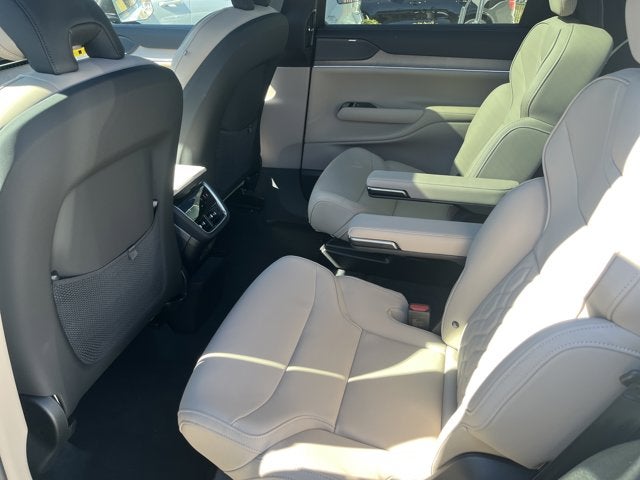 2025 Volvo EX90 Plus
