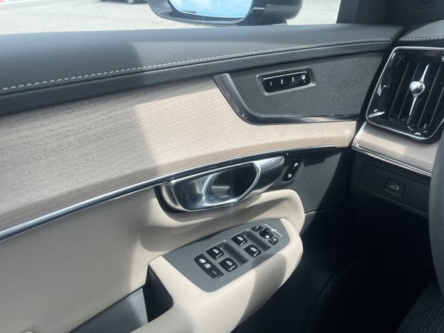 2026 Volvo XC90 Plus