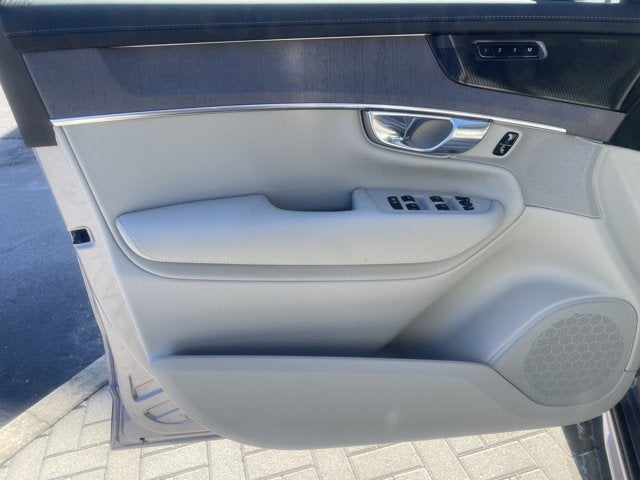 2026 Volvo XC90 Ultra Dark Theme