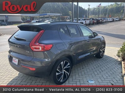 2022 Volvo XC40 R-Design