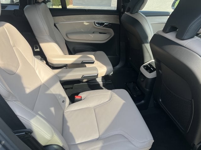 2026 Volvo XC90 Plug-In Hybrid Ultra Dark Theme