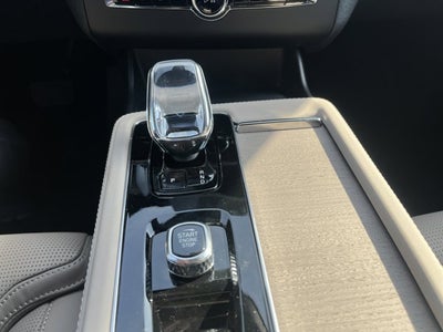 2026 Volvo XC90 Plug-In Hybrid Ultra Dark Theme