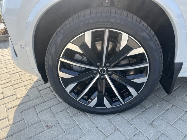 2026 Volvo XC90 Plug-In Hybrid Ultra Dark Theme