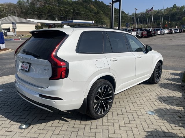 2026 Volvo XC90 Plug-In Hybrid Ultra Dark Theme