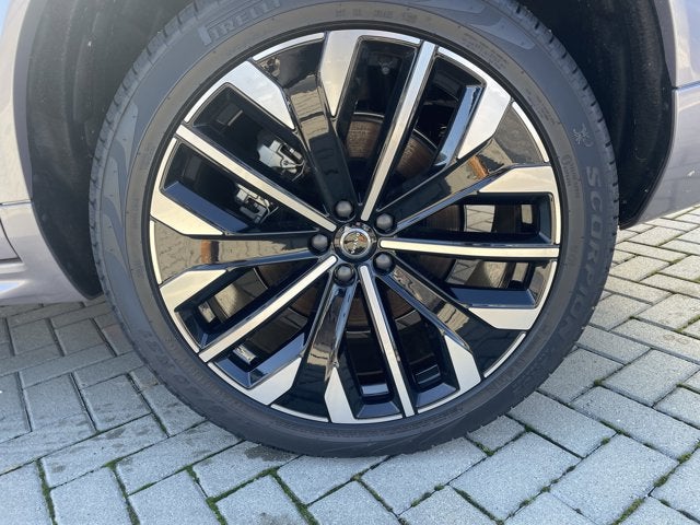 2026 Volvo XC90 Plug-In Hybrid Plus