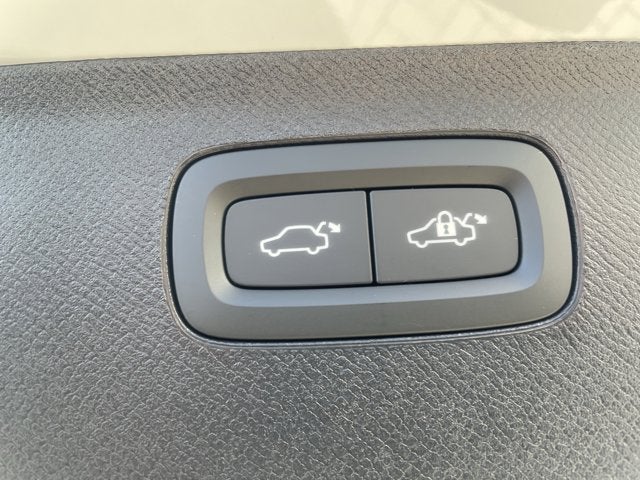 2026 Volvo XC90 Plug-In Hybrid Ultra