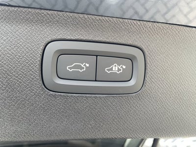 2026 Volvo XC90 Plug-In Hybrid Ultra Dark Theme