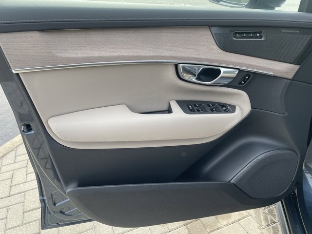 2026 Volvo XC90 Plug-In Hybrid Ultra Dark Theme