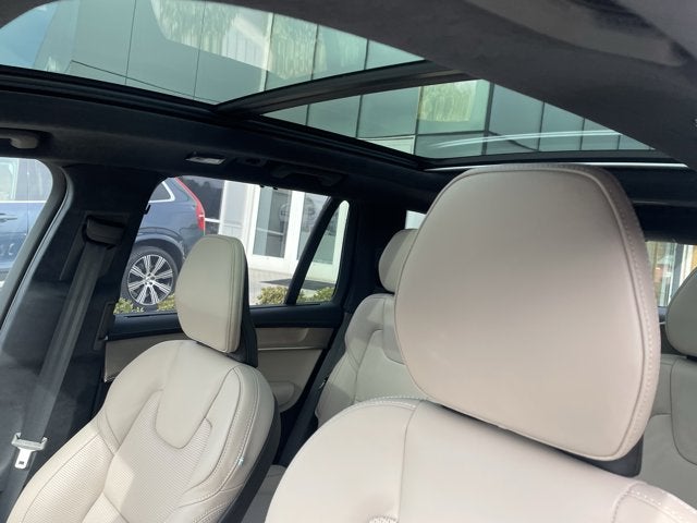 2026 Volvo XC90 Plug-In Hybrid Ultra Dark Theme