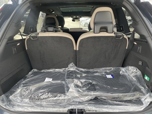 2026 Volvo XC90 Plug-In Hybrid Ultra Dark Theme