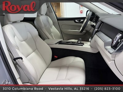 2024 Volvo XC60 Core Dark Theme