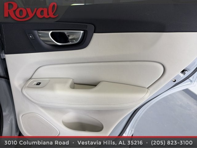 2024 Volvo XC60 Core Dark Theme