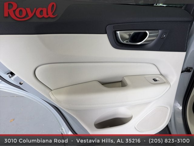 2024 Volvo XC60 Core Dark Theme