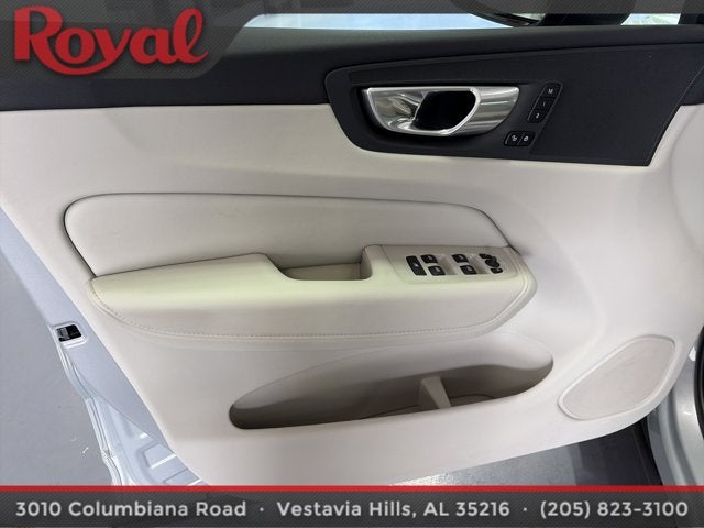 2024 Volvo XC60 Core Dark Theme