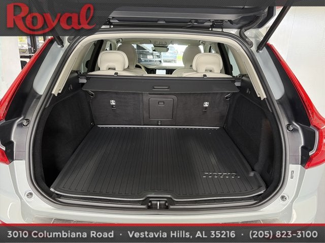 2024 Volvo XC60 Core Dark Theme