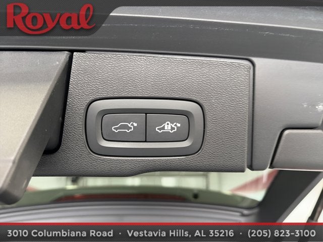 2024 Volvo XC60 Core Dark Theme