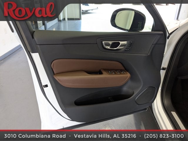 2024 Volvo XC60 Plus Dark Theme