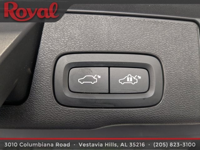 2024 Volvo XC60 Plus Dark Theme