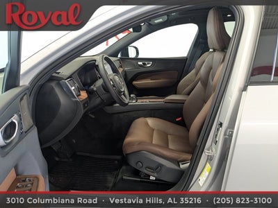 2024 Volvo XC60 Plus Dark Theme