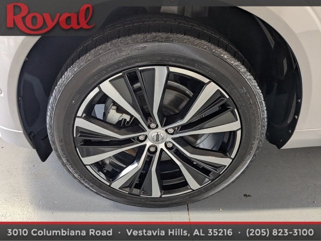 2024 Volvo XC60 Plus Dark Theme