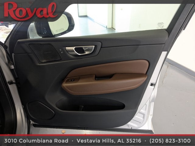 2024 Volvo XC60 Plus Dark Theme