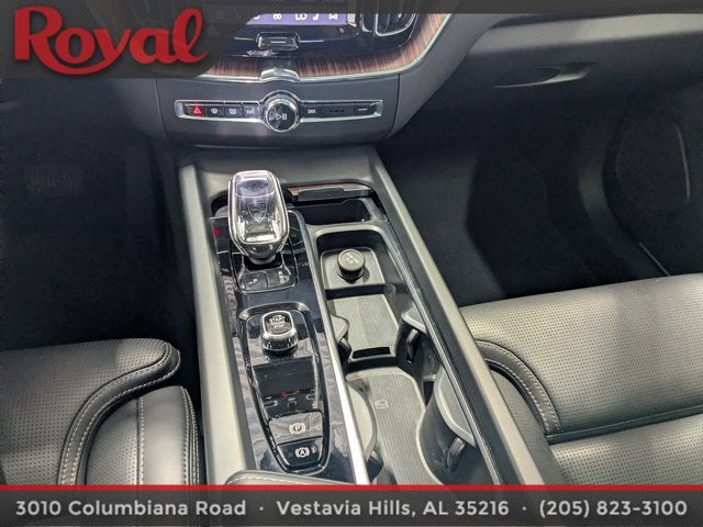 2023 Volvo XC60 Ultimate Dark Theme