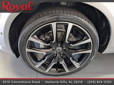 2023 Volvo XC60 Ultimate Dark Theme