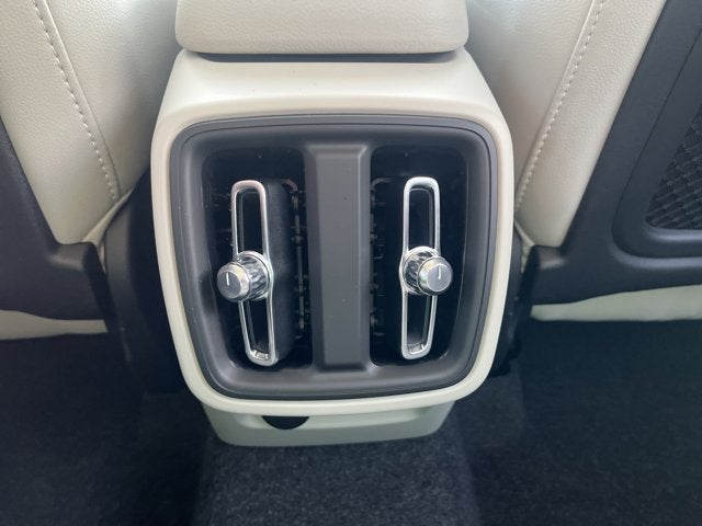 2026 Volvo XC40 Plus