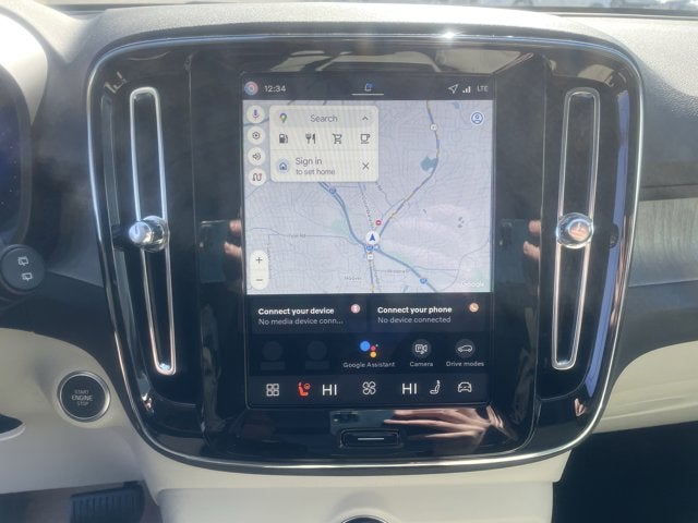 2026 Volvo XC40 Plus