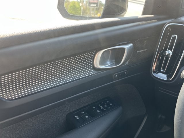 2026 Volvo XC40 Ultra Black Edition