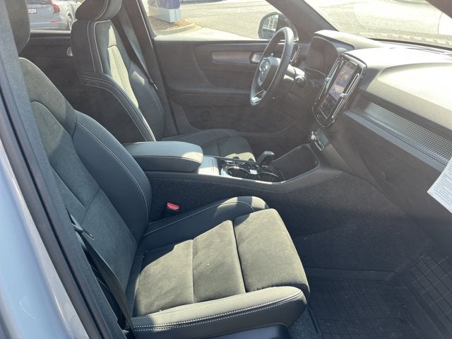 2026 Volvo XC40 Ultra Black Edition