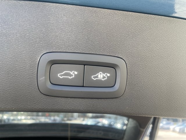 2025 Volvo XC40 Plus Bright Theme